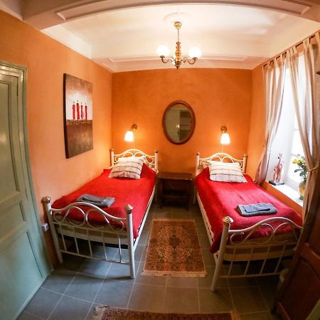 Hotel Chez Les Amis Saint-Nazaire-de-Ladarez Zewnętrze zdjęcie