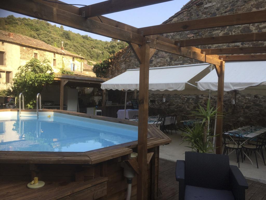 Hotel Chez Les Amis Saint-Nazaire-de-Ladarez Zewnętrze zdjęcie