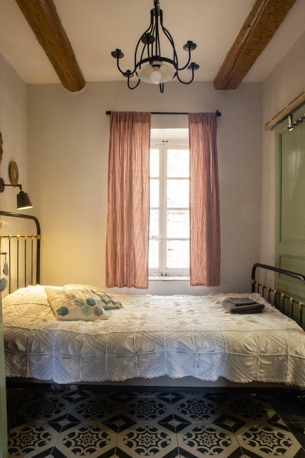 Hotel Chez Les Amis Saint-Nazaire-de-Ladarez Zewnętrze zdjęcie