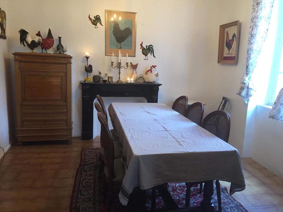 Hotel Chez Les Amis Saint-Nazaire-de-Ladarez Zewnętrze zdjęcie