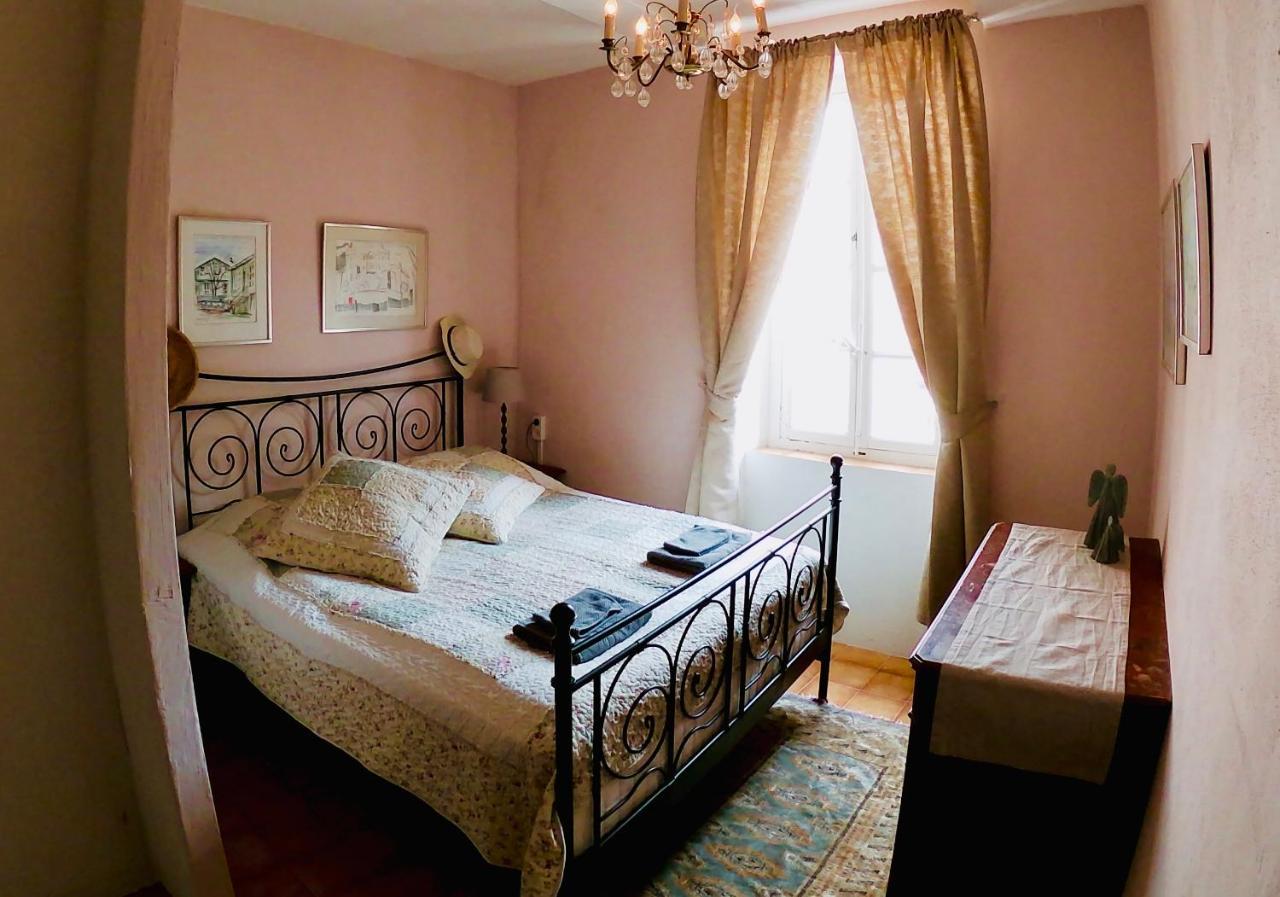 Hotel Chez Les Amis Saint-Nazaire-de-Ladarez Zewnętrze zdjęcie